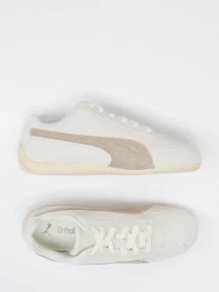 Puma – Sneaker aus Veloursleder Cremeweiß
