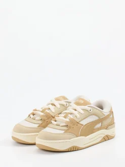 Puma – Sneaker aus Veloursleder und Mesh beige
