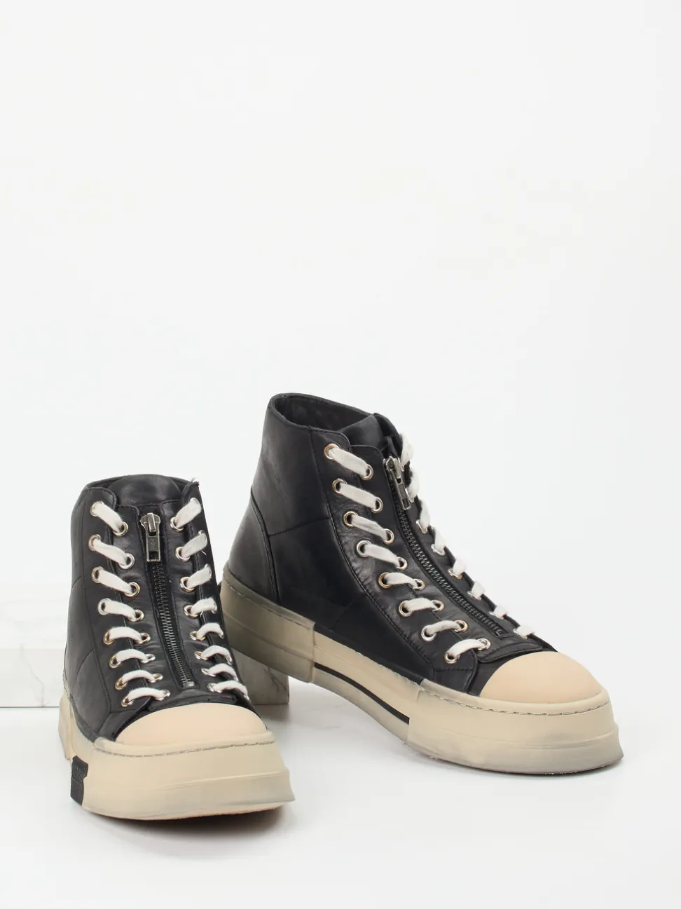 Rebecca White – High-Top Sneaker aus Lammleder schwarz