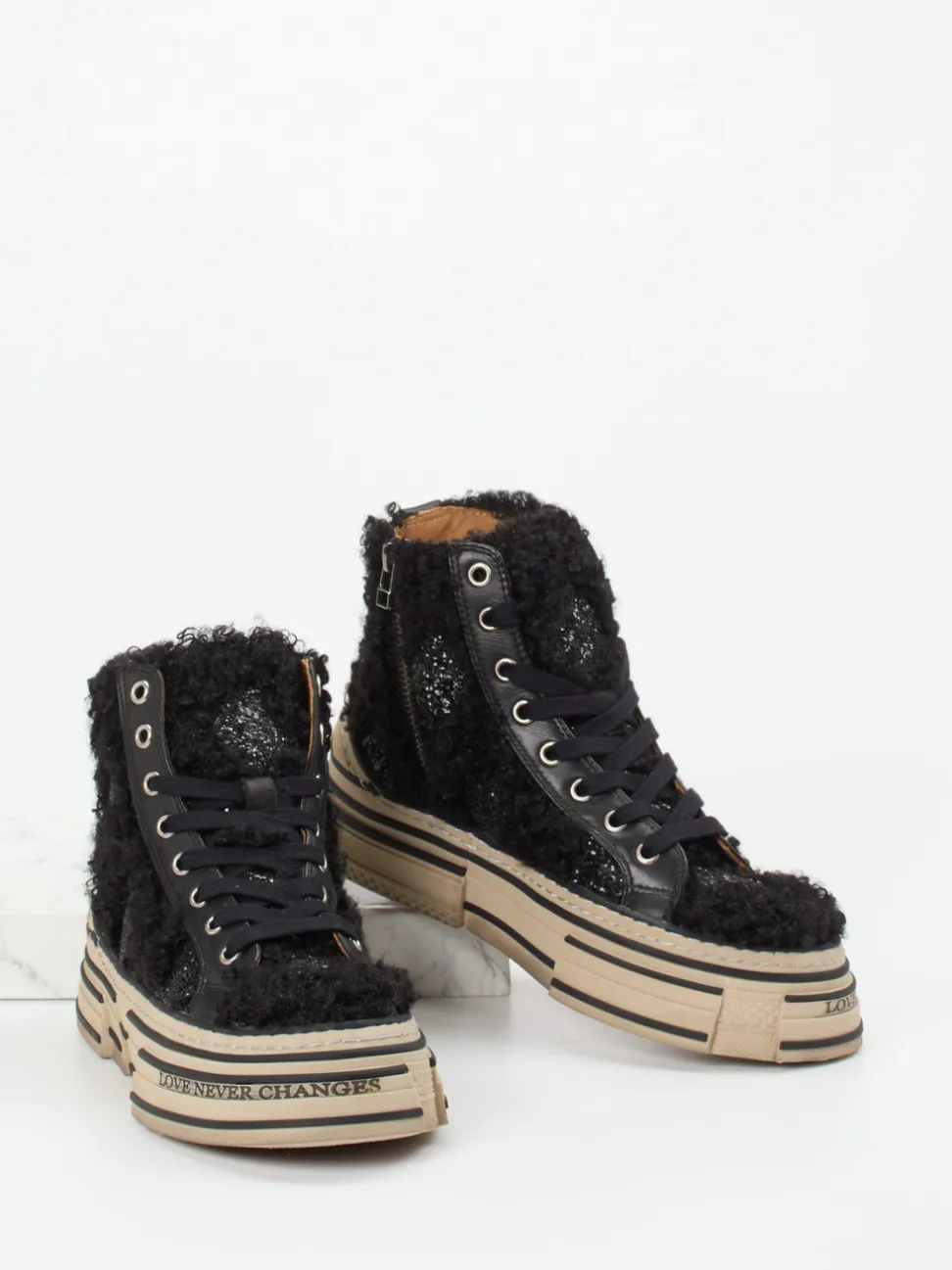 Rebecca White – High-Top-Sneaker aus Textil in Schwarz