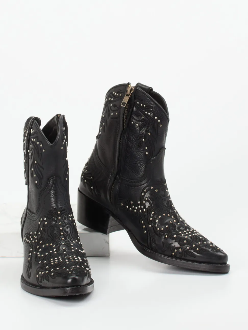 Rebecca White – Western-Stiefelette aus Lammleder Schwarz