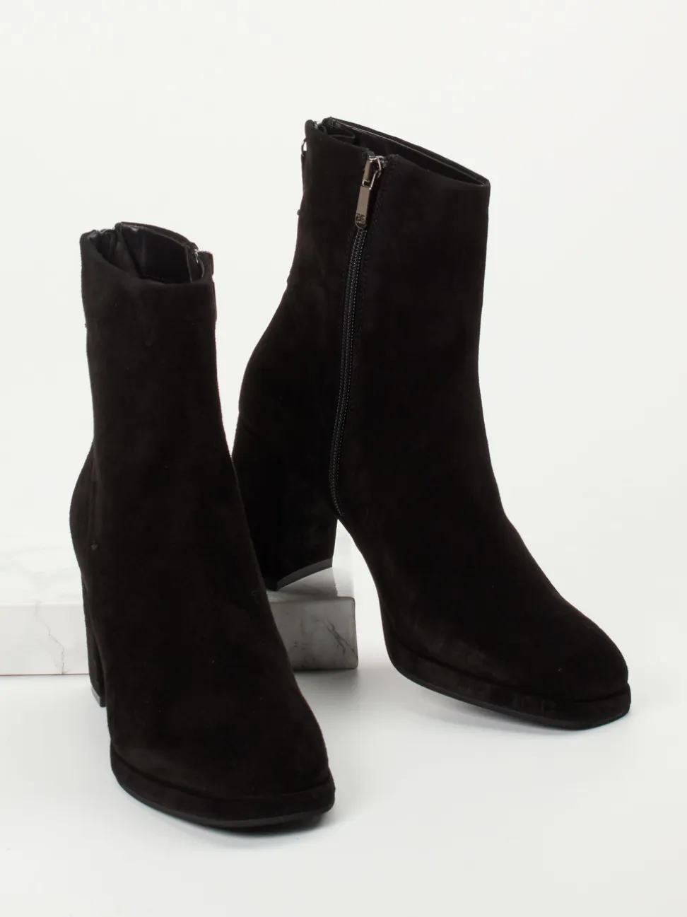 Regarde Le Ciel – Ankle Boots aus Veloursleder schwarz