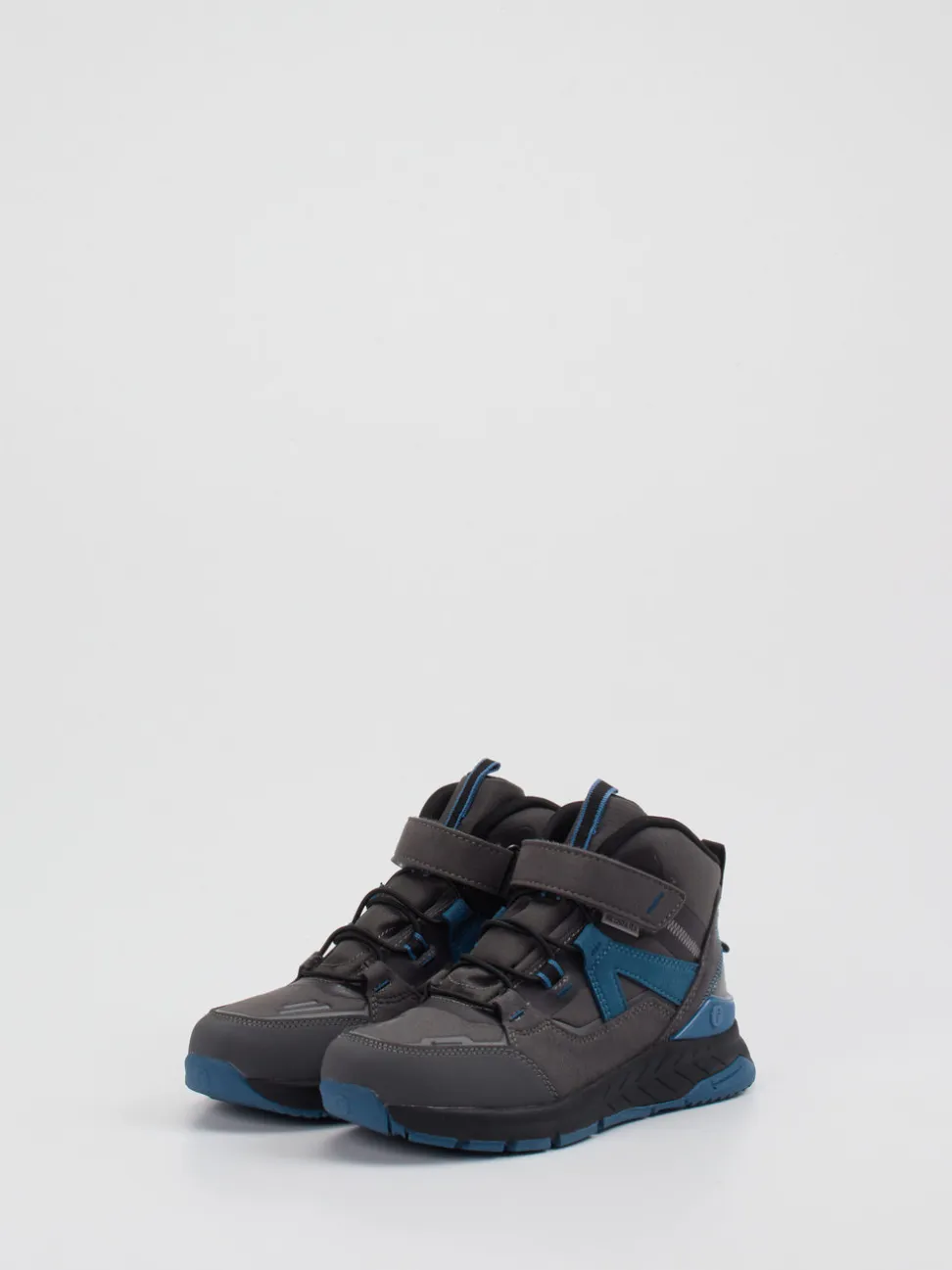 Ricosta – Outdoor-Sneaker aus Veloursleder grau