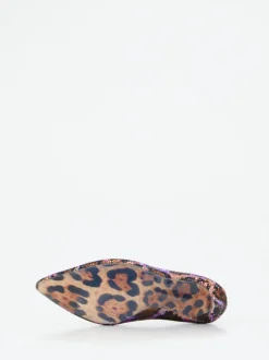 Rise – Pumps aus Textil mit Leoprint-Strassbesatz