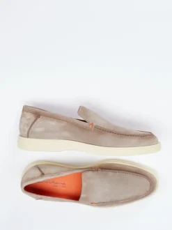 Santoni – Loafer aus Veloursleder in Taupe