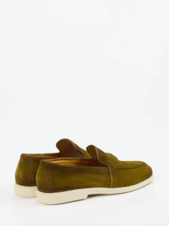 Santoni – Loafer aus Veloursleder in Olivgrün