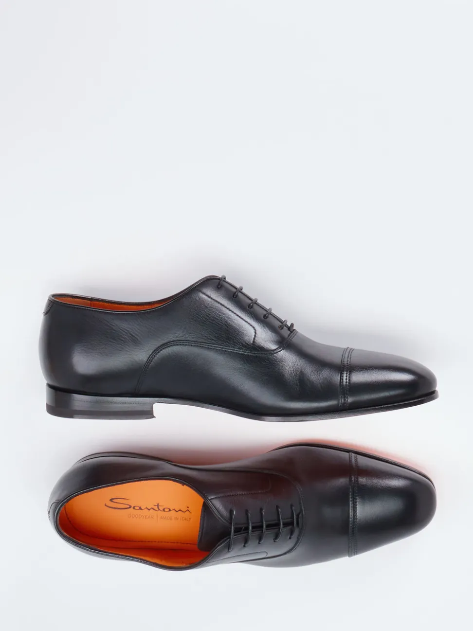 Santoni – Oxford-Schnürschuh aus Lammleder Schwarz