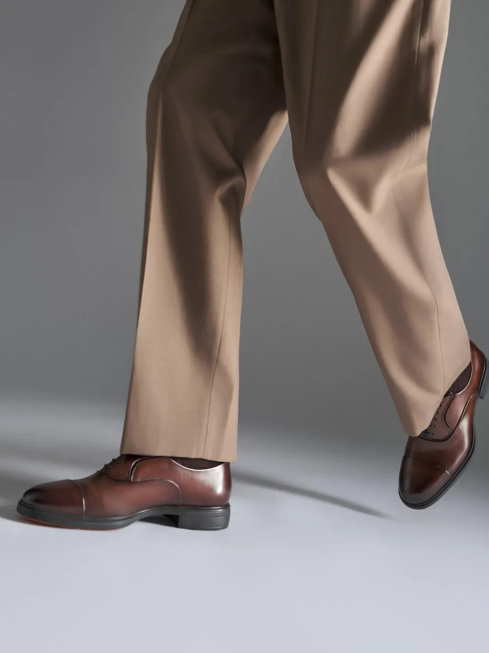 Santoni – Oxford-Schnürschuh aus Kalbleder cognacbraun