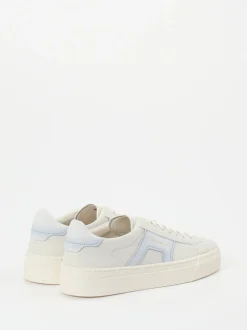 Santoni – Sneaker aus genarbtem Lammleder cremeweiß