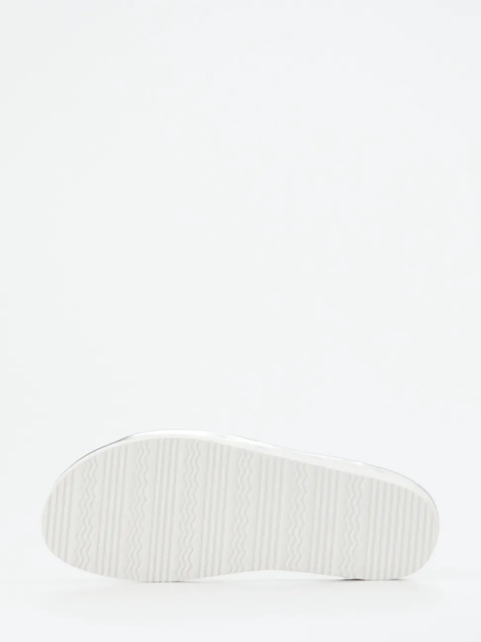 Semler – Pantoletten aus Metallicleder in Silber