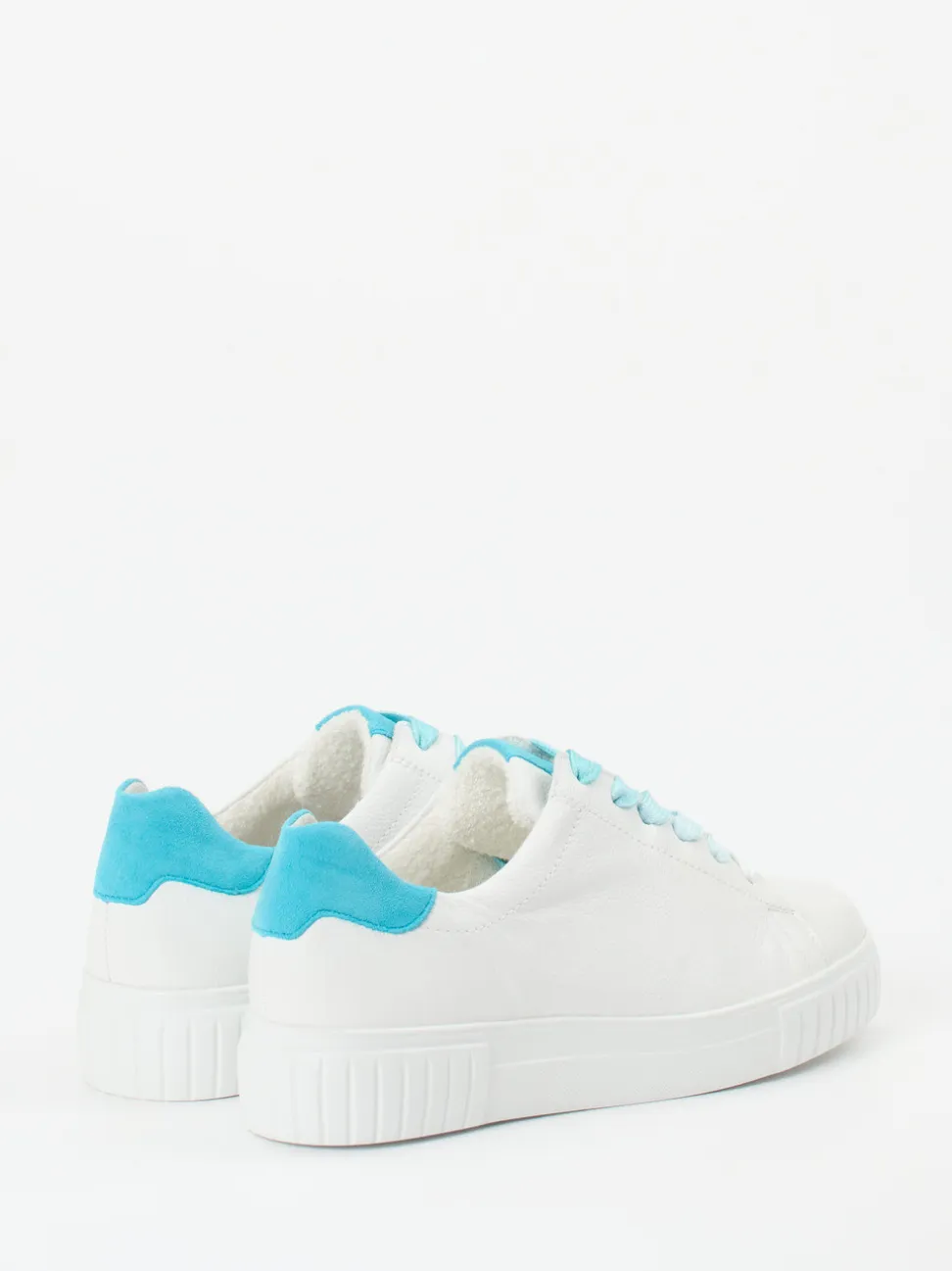 Semler – Sneaker aus Kalbleder mit Himmelblau-Akzent