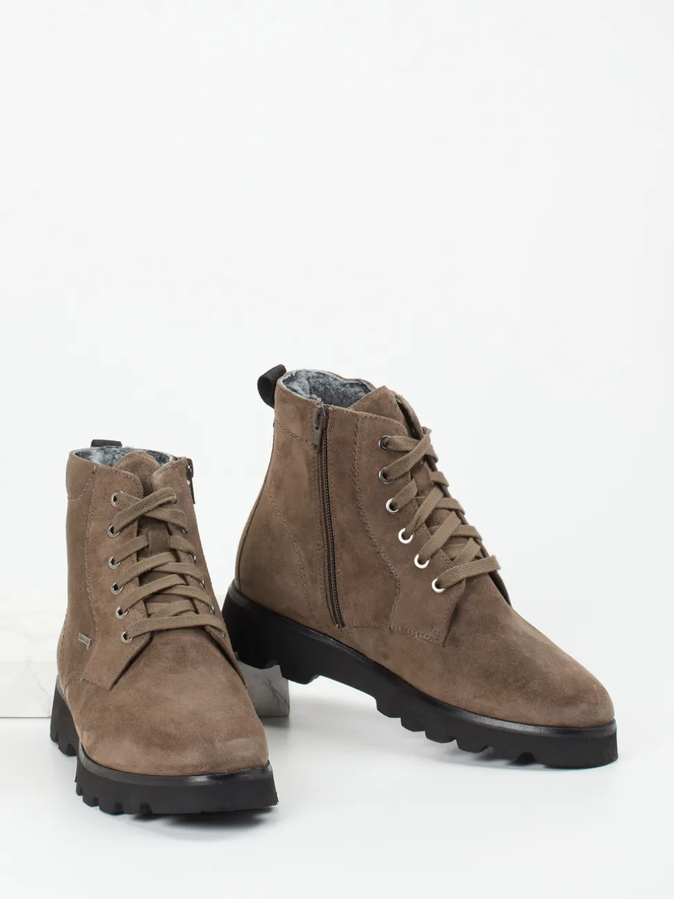 Sioux – Schnürboots aus Veloursleder taupe
