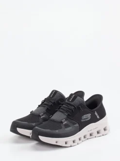 Skechers – Slip-On Sneaker aus Mesh in Schwarz
