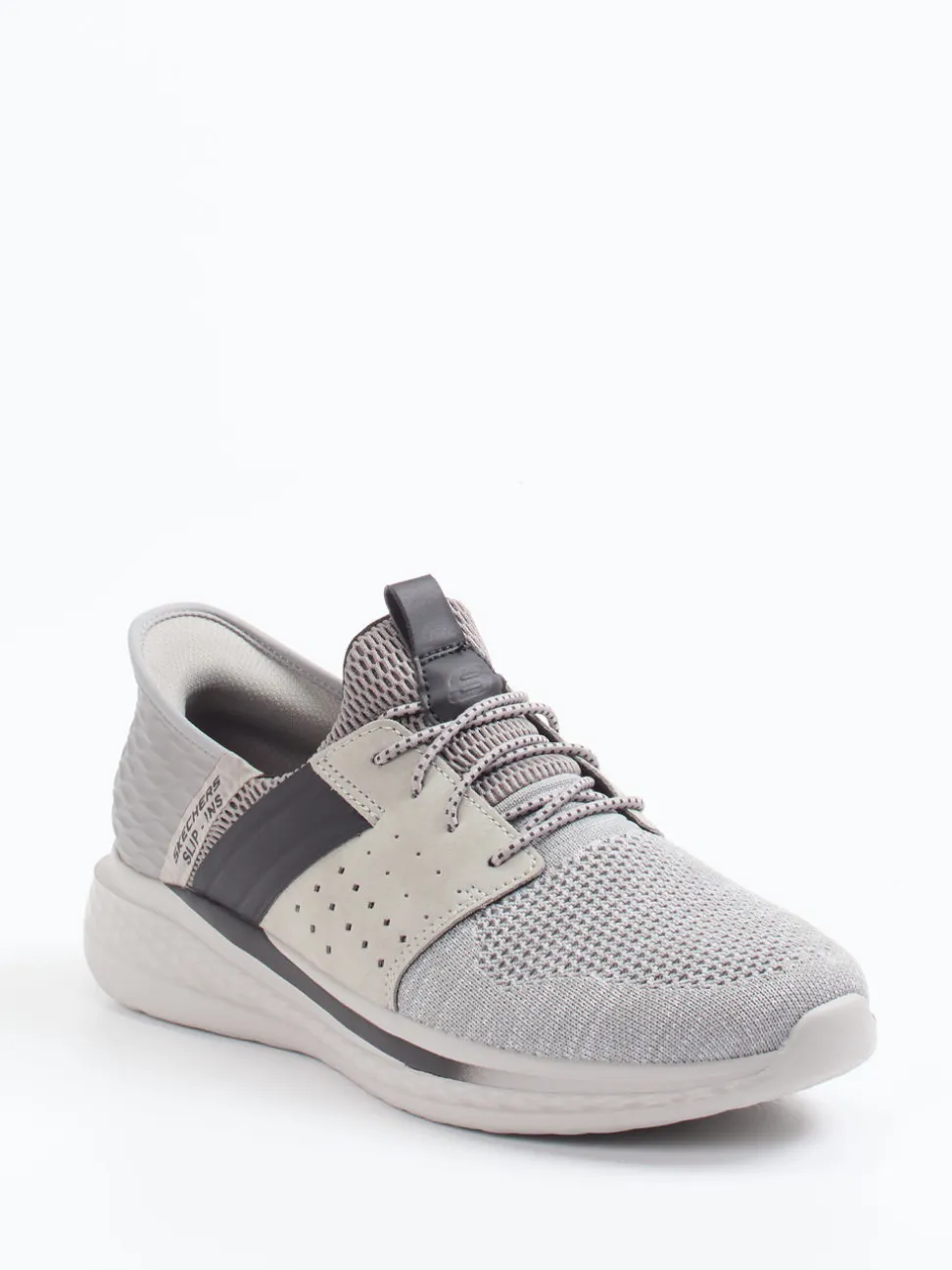 Skechers – Slip-On Sneaker aus Textil in Grau