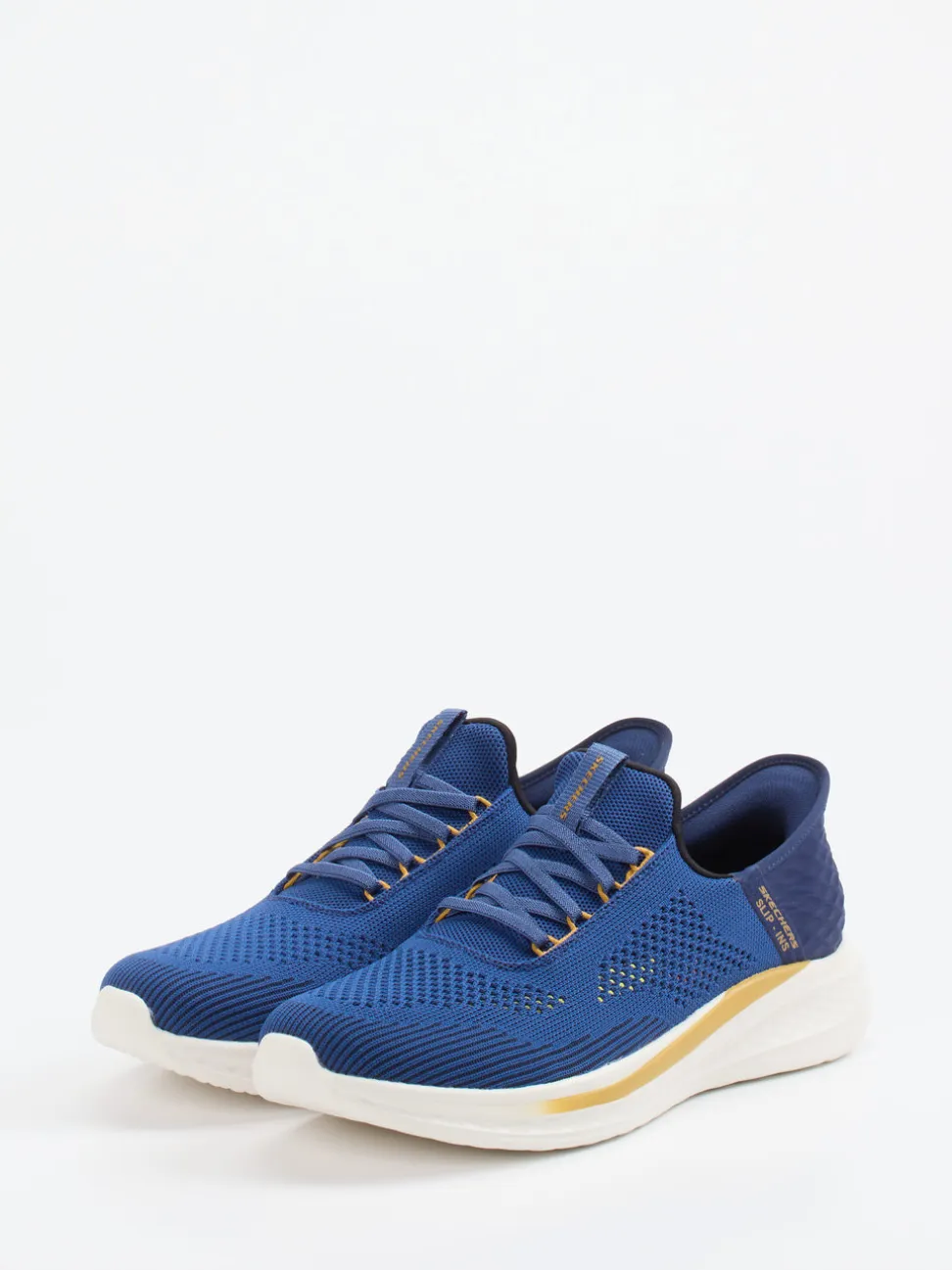 Skechers – Slip-On Sneaker aus gestricktem Textil blau