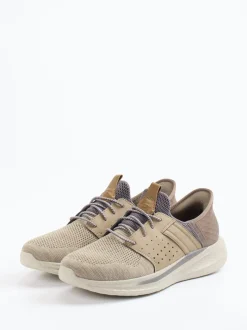 Skechers – Slip-On Sneaker aus Textil in Braun