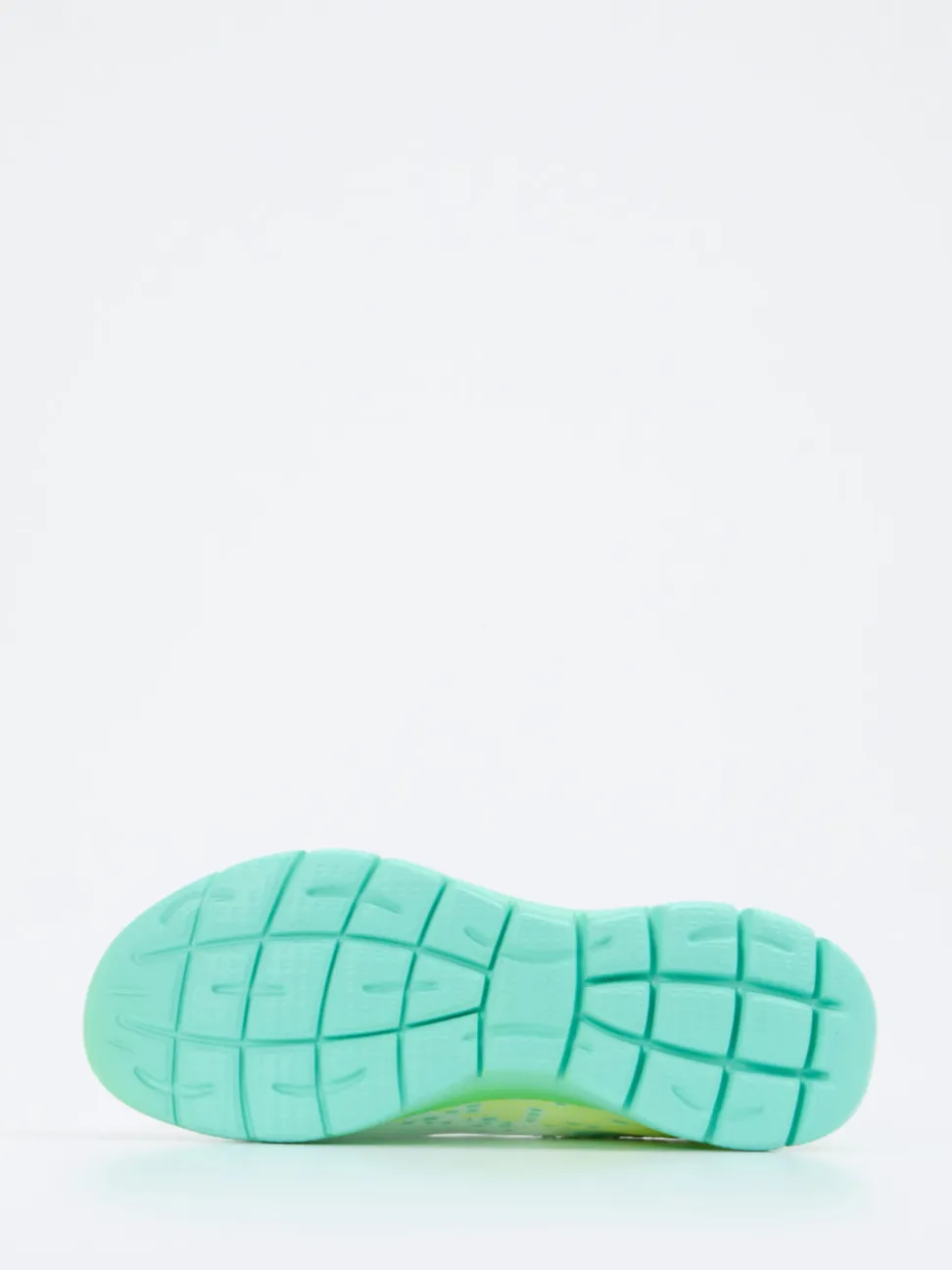 Skechers – Sneaker aus Textil in Weiß mit Pastellakzenten