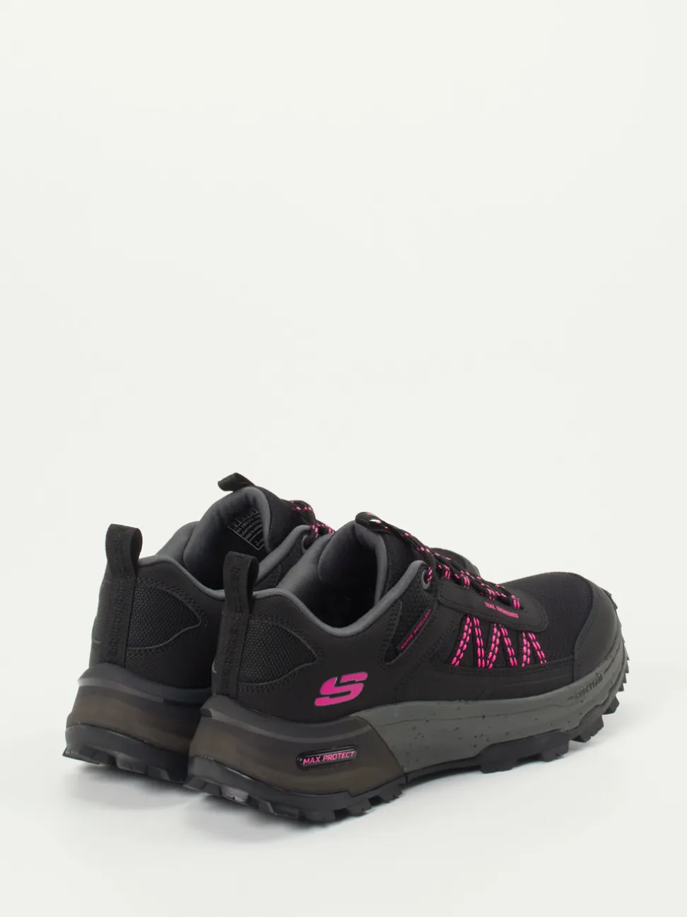 Skechers – Trail-Sneaker aus Textil in Schwarz