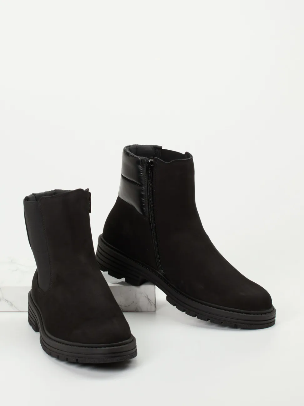 Solidus – Stiefelette aus Nubukleder in Schwarz