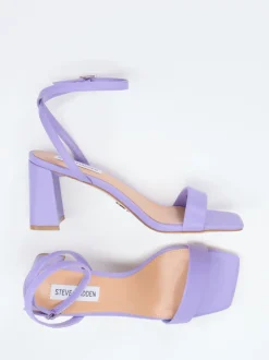 Steve Madden – Sandaletten aus Lederimitat in Flieder