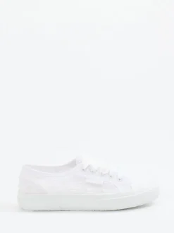 Superga – Low-Top Sneaker aus Textil mit Spitzenoptik