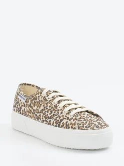 Superga – Plateau-Sneaker aus Textil mit Leo-Print