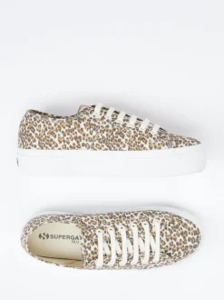 Superga – Plateau-Sneaker aus Textil mit Leo-Print