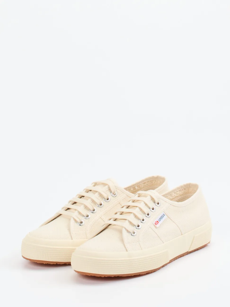 Superga – Sneaker aus Canvas in Cremebeige