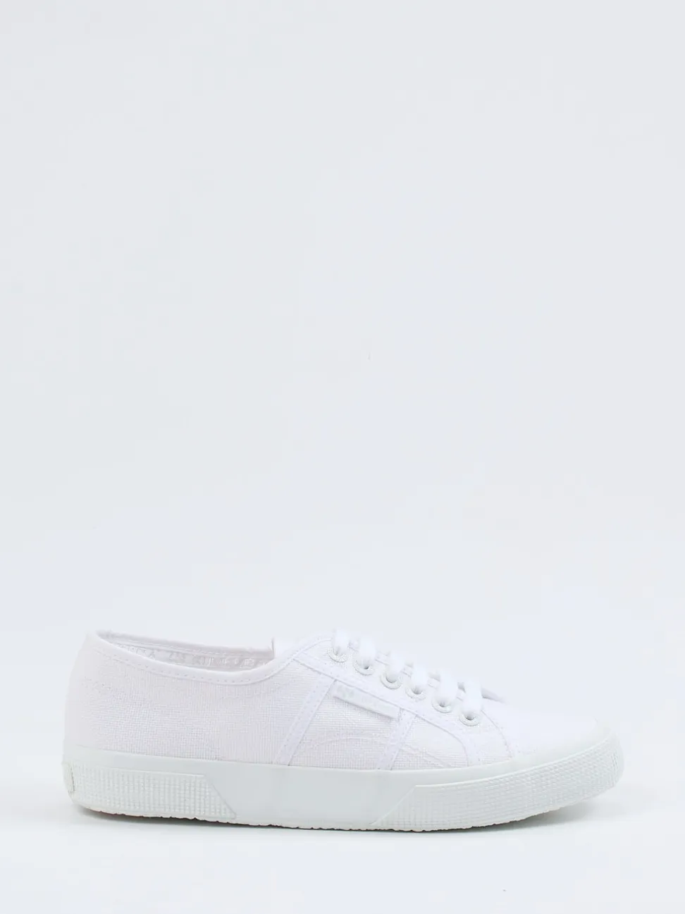 Superga – Sneaker aus Canvas in Weiß