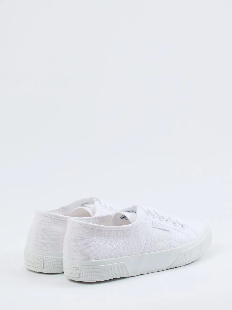 Superga – Sneaker aus Canvas in Weiß