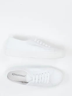 Superga – Sneaker aus Canvas in Weiß