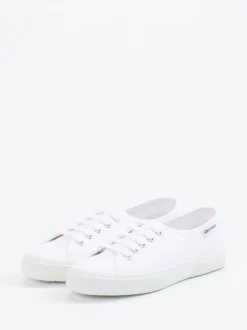Superga – Sneaker aus Canvas in Weiß