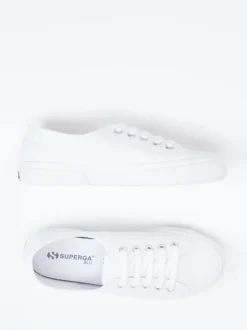 Superga – Sneaker aus Canvas in Weiß