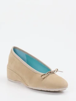 Thierry Rabotin – Ballerinas aus Veloursleder Beige