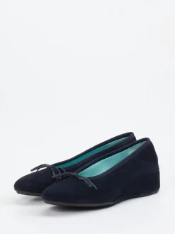 Thierry Rabotin – Keilballerinas aus Veloursleder Dunkelblau