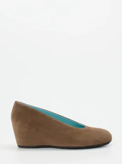 Thierry Rabotin – Keilpumps aus Veloursleder braun