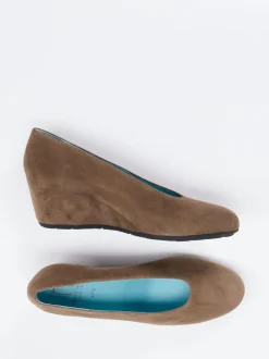 Thierry Rabotin – Keilpumps aus Veloursleder braun