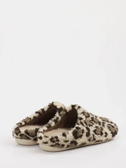 Thies – Hausschuhe aus Textil in Leoprint-Optik