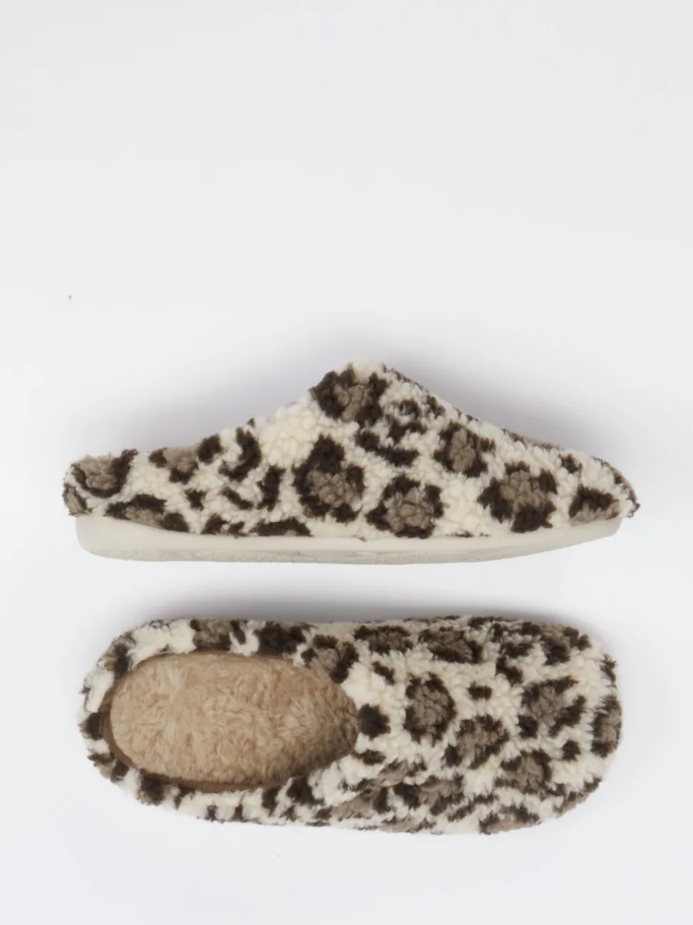 Thies – Hausschuhe aus Textil in Leoprint-Optik