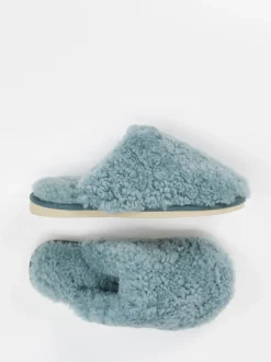 Thies – Pantoffeln aus Lammfell in Blaugrau