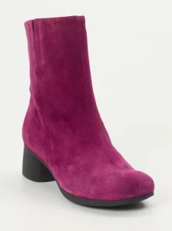 Think – Ankle Boots aus Veloursleder in Beerenrot