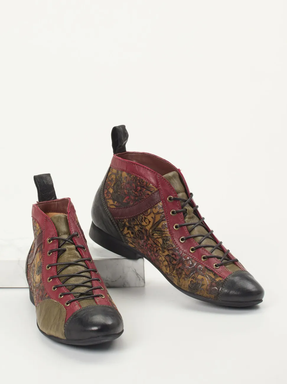 Think – Schnürstiefelette aus geprägtem Leder Multi