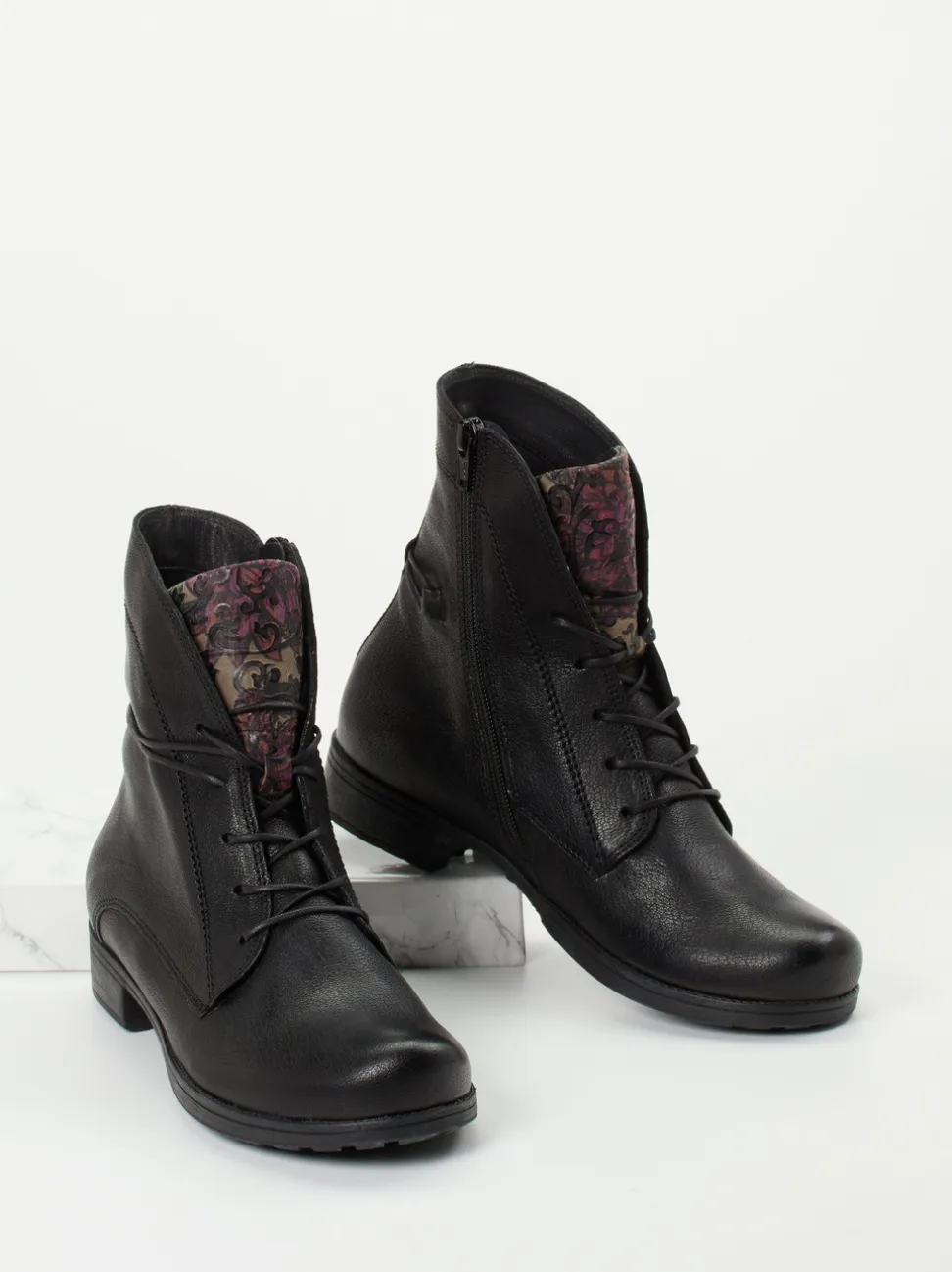Think – Schnürstiefelette aus Ziegenleder Schwarz
