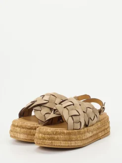 Tod's – Keilsandalette aus Flechtleder in Sandbeige