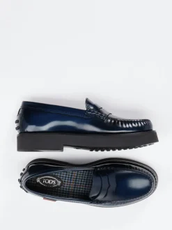 Tod's – Loafer aus Hochglanzleder in Tintenblau