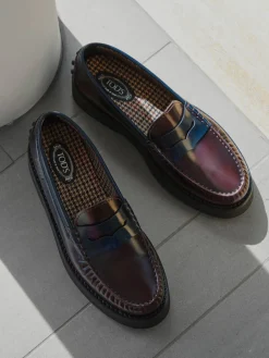 Tod's – Loafer aus Hochglanzleder in Bordeauxrot