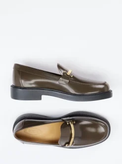 Tod's – Loafer aus Hochglanzleder in Schlammgrün