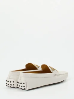 Tod's – Loafer aus Kalbleder mit Goldkette