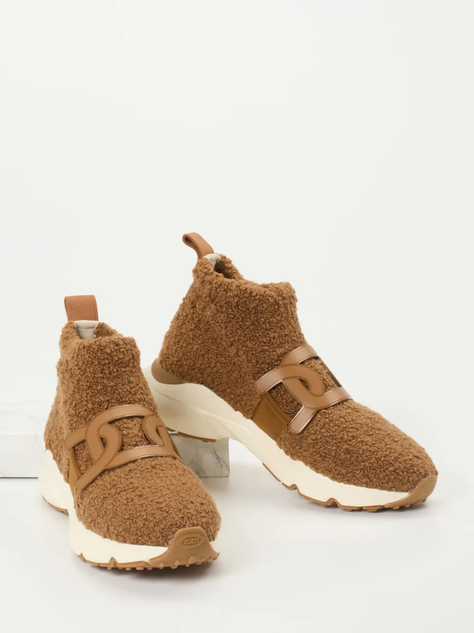 Tod's – Sneaker aus Teddy-Textil in Karamellbraun