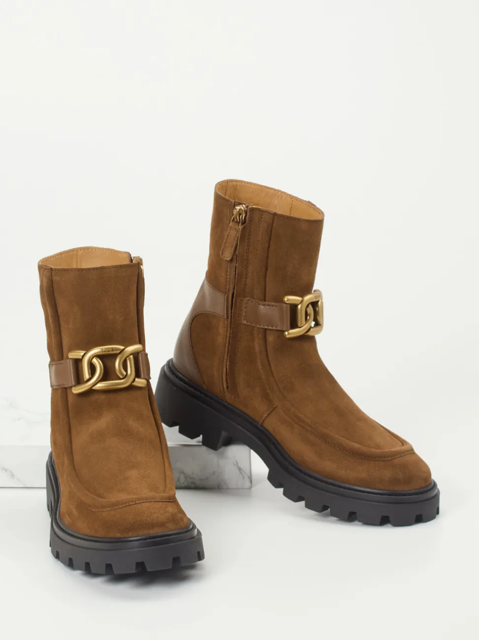 Tod's – Stiefelette aus Veloursleder in Braun